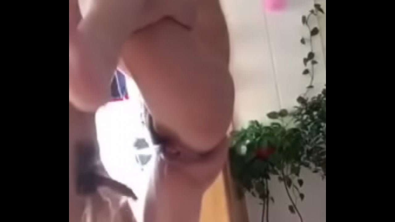 Một pha xuất tình thần thánh của em gái nứng Một pha xuất tình thần thánh của em gái nứng